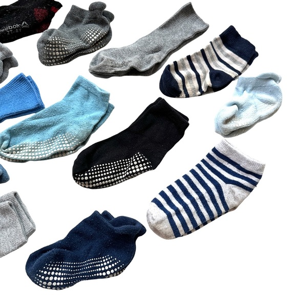 ⭐️ 5 for $25 A Set of 16 Pairs of Toddler Socks Sizes 2 T - 4 T - Picture 3 of 4